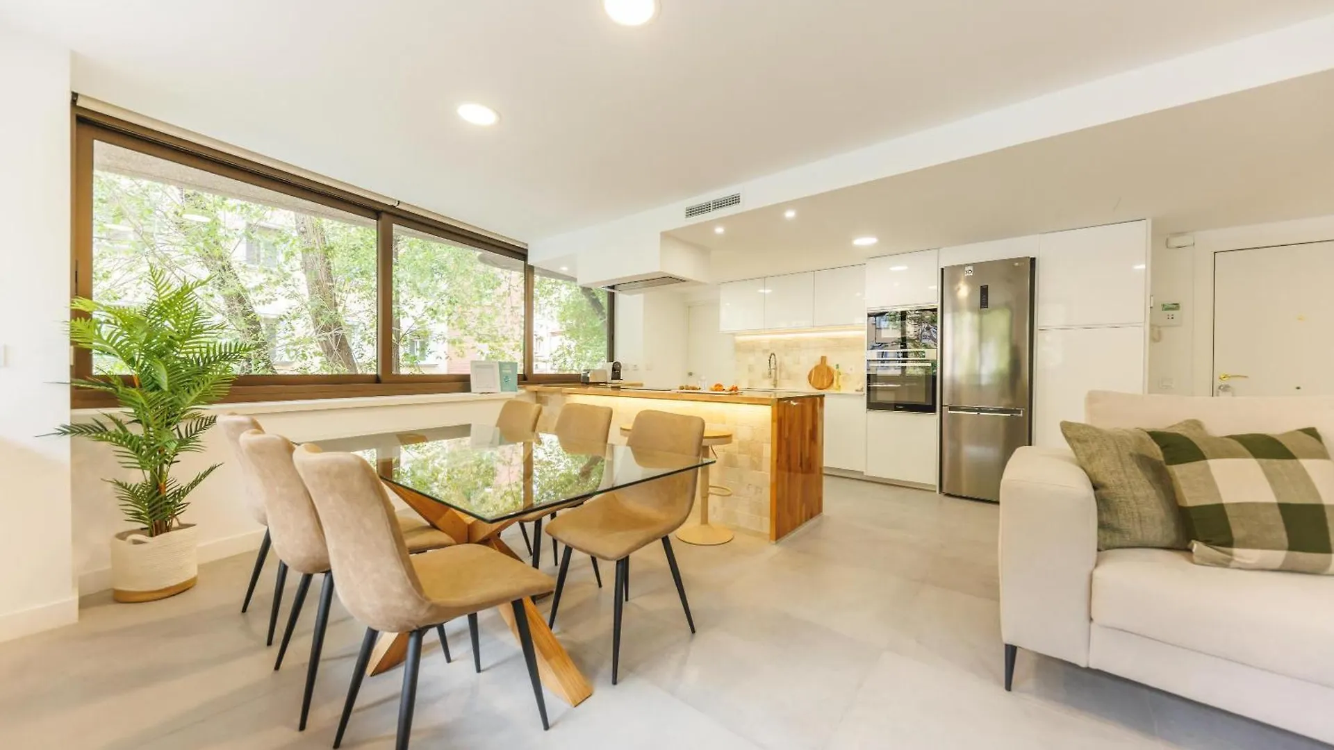 Apartment Bravissimo Turbau Entresol A, With 3 Bedrooms Girona