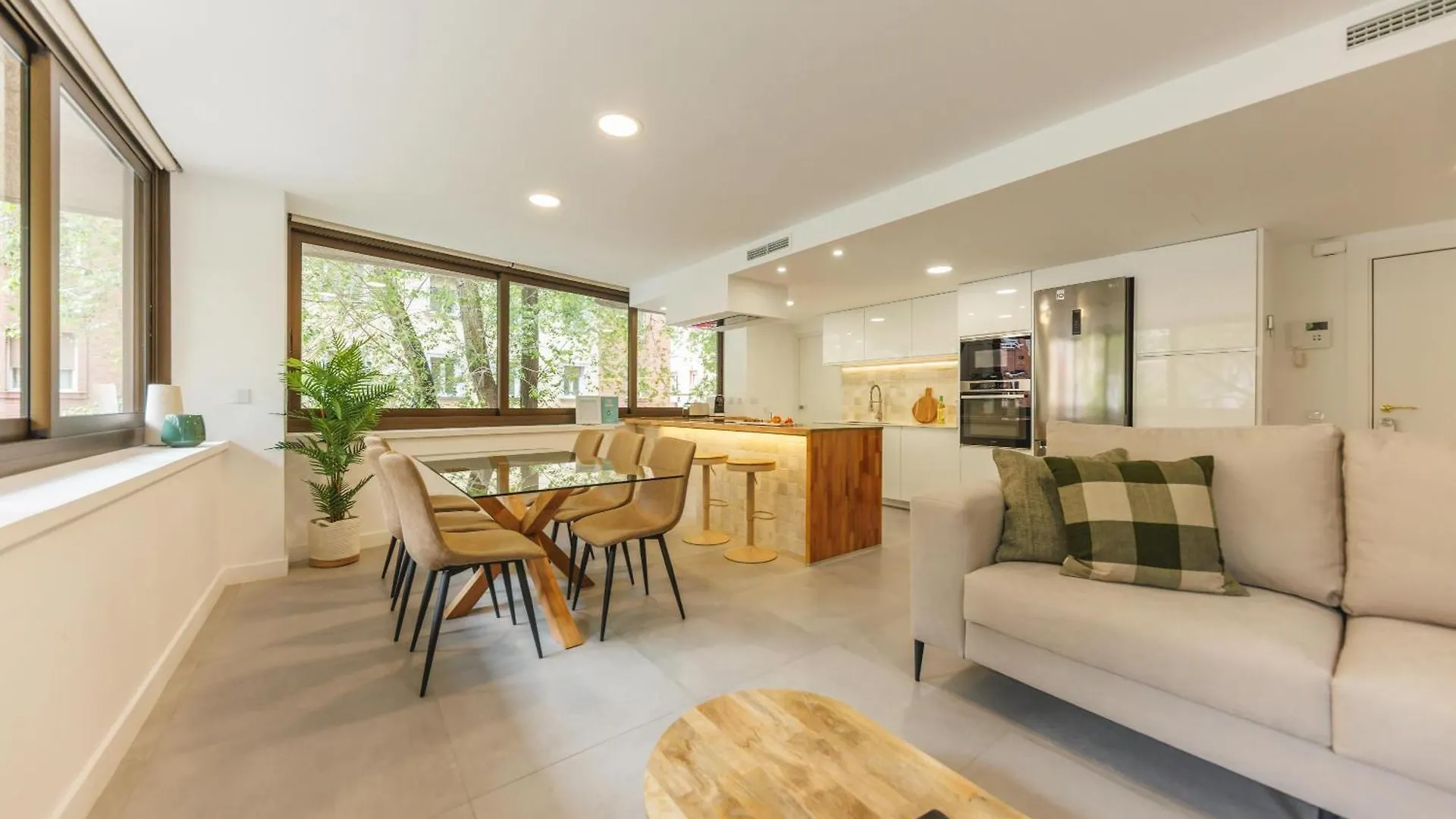 Bravissimo Turbau Entresol A, With 3 Bedrooms Girona
