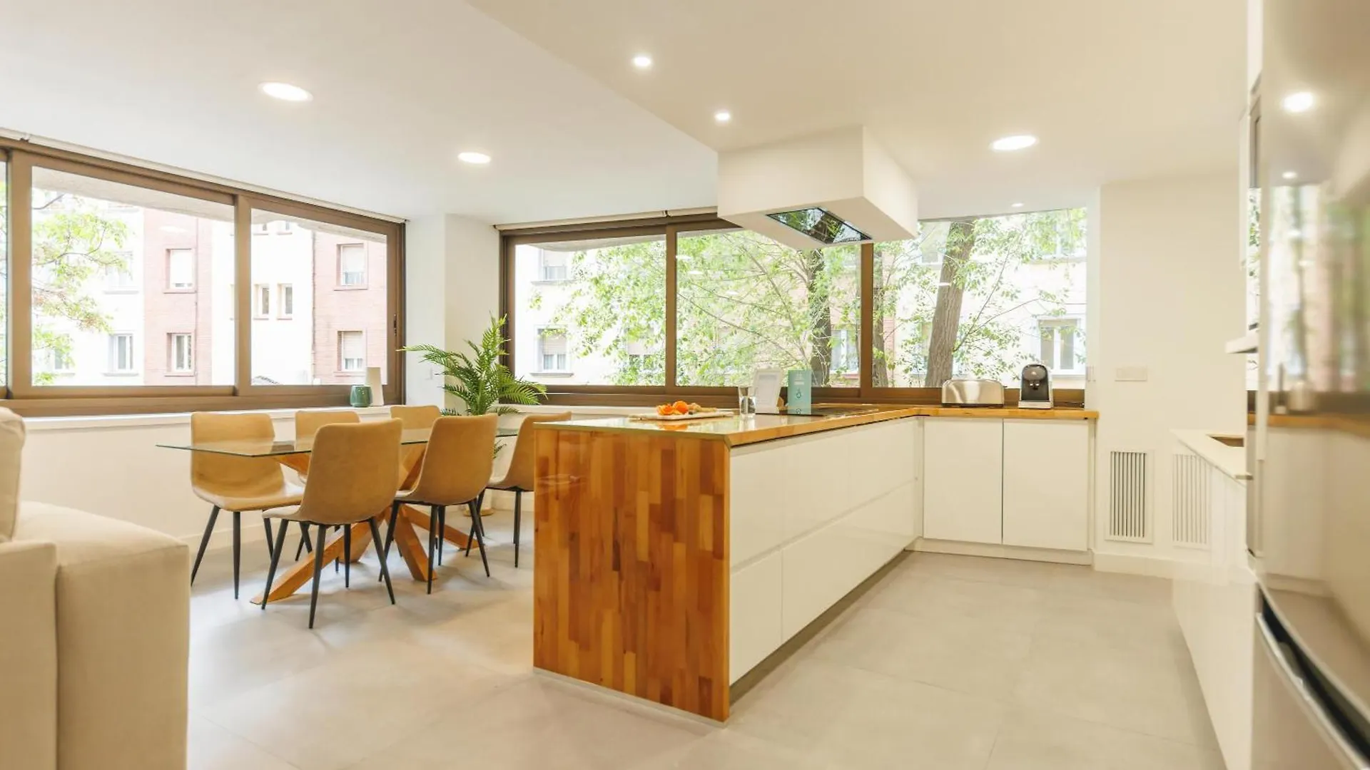 Apartment Bravissimo Turbau Entresol A, With 3 Bedrooms Girona