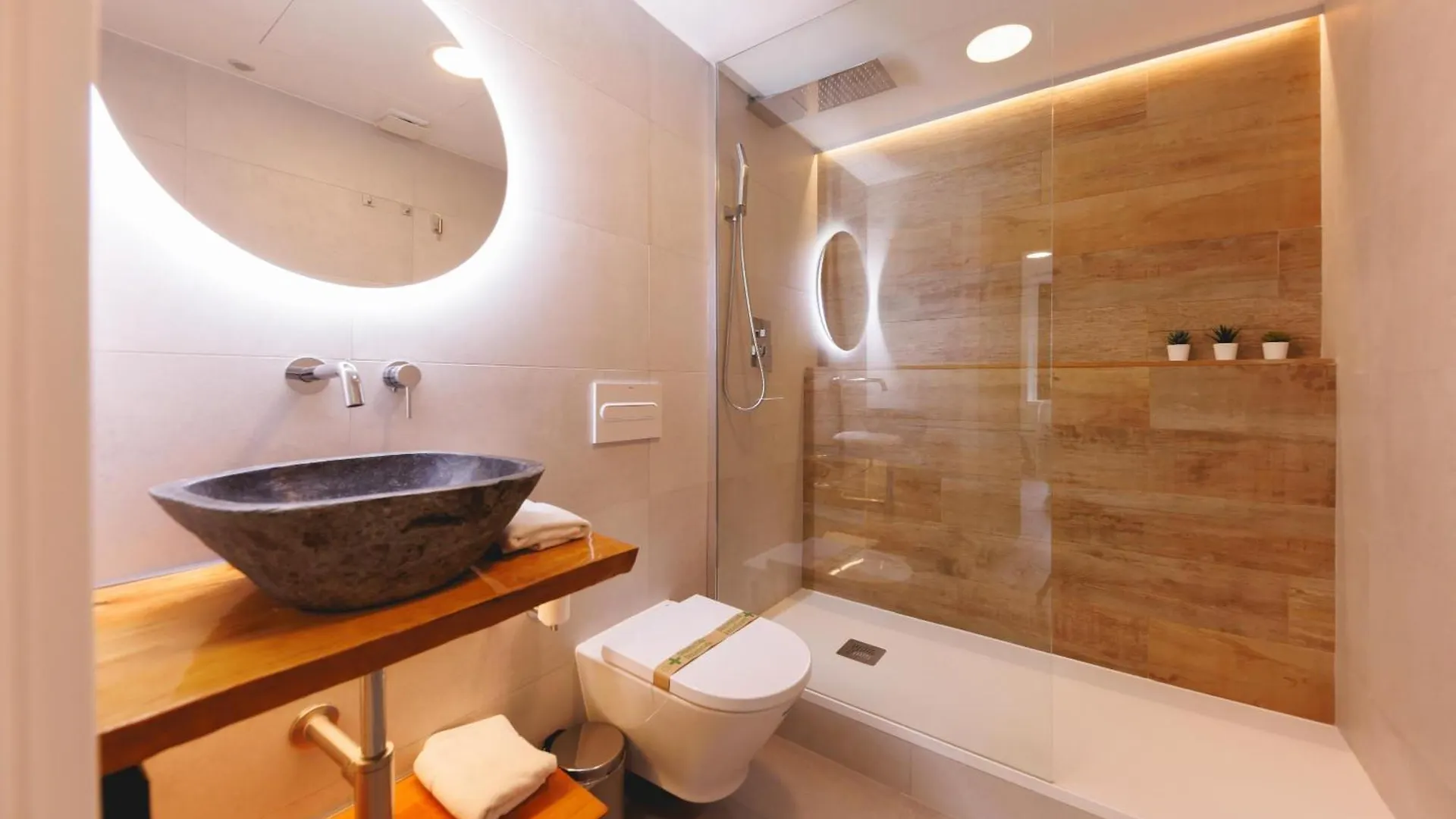 Bravissimo Turbau Entresol A, With 3 Bedrooms Girona 0*,