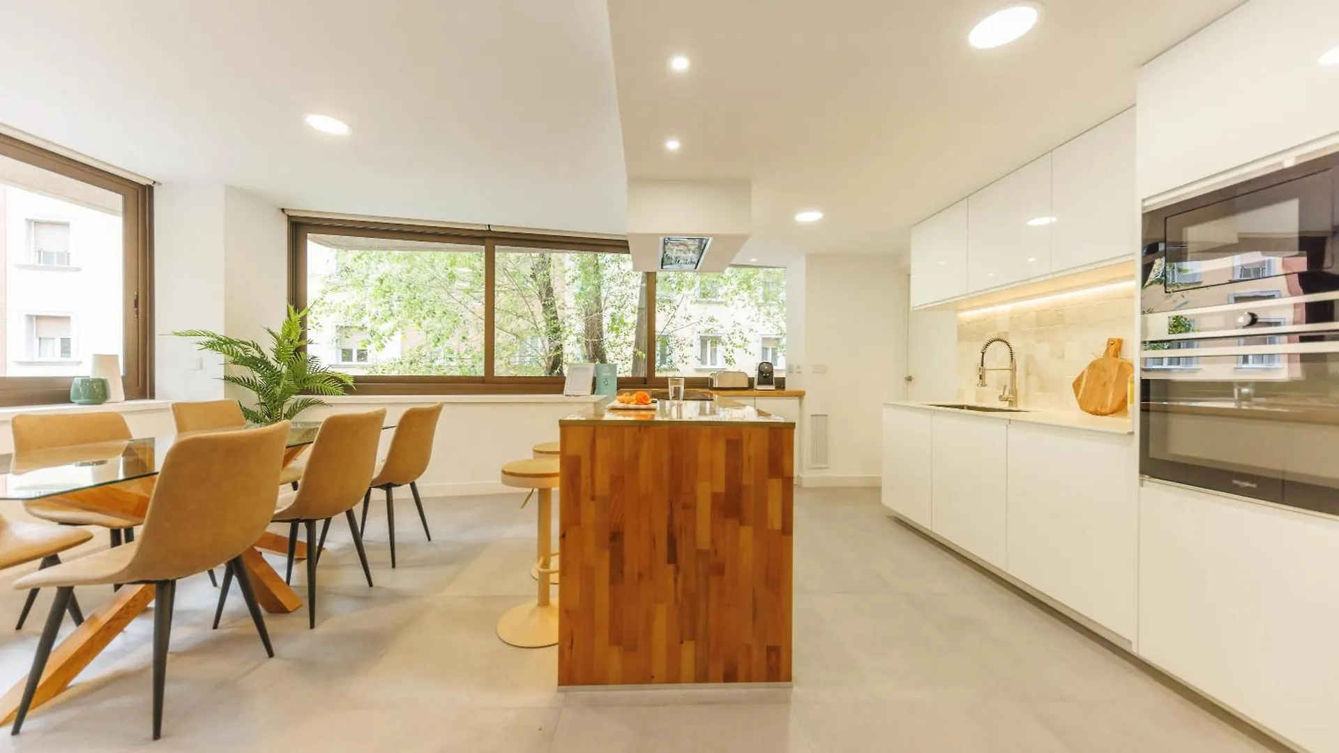 Bravissimo Turbau Entresol A, With 3 Bedrooms Girona 0*,
