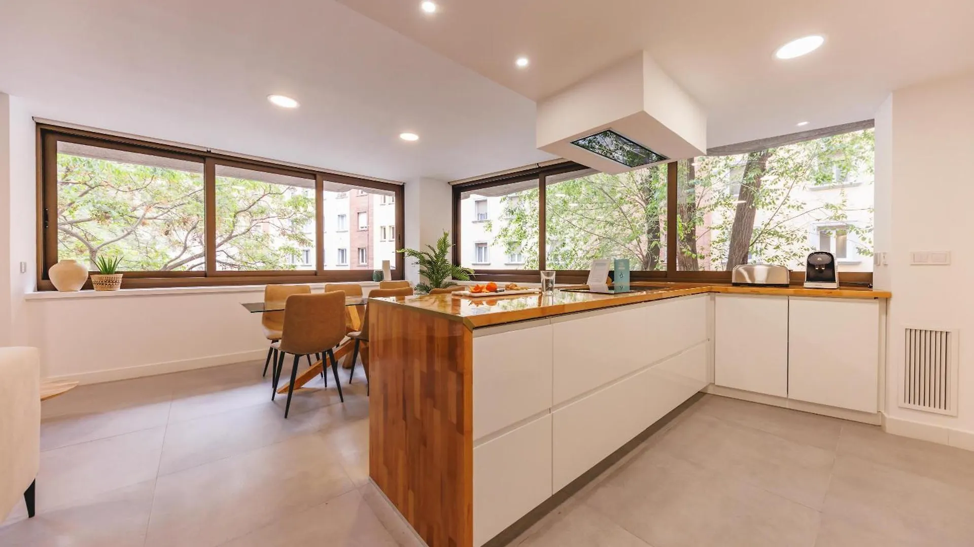 Bravissimo Turbau Entresol A, With 3 Bedrooms Girona 0*,